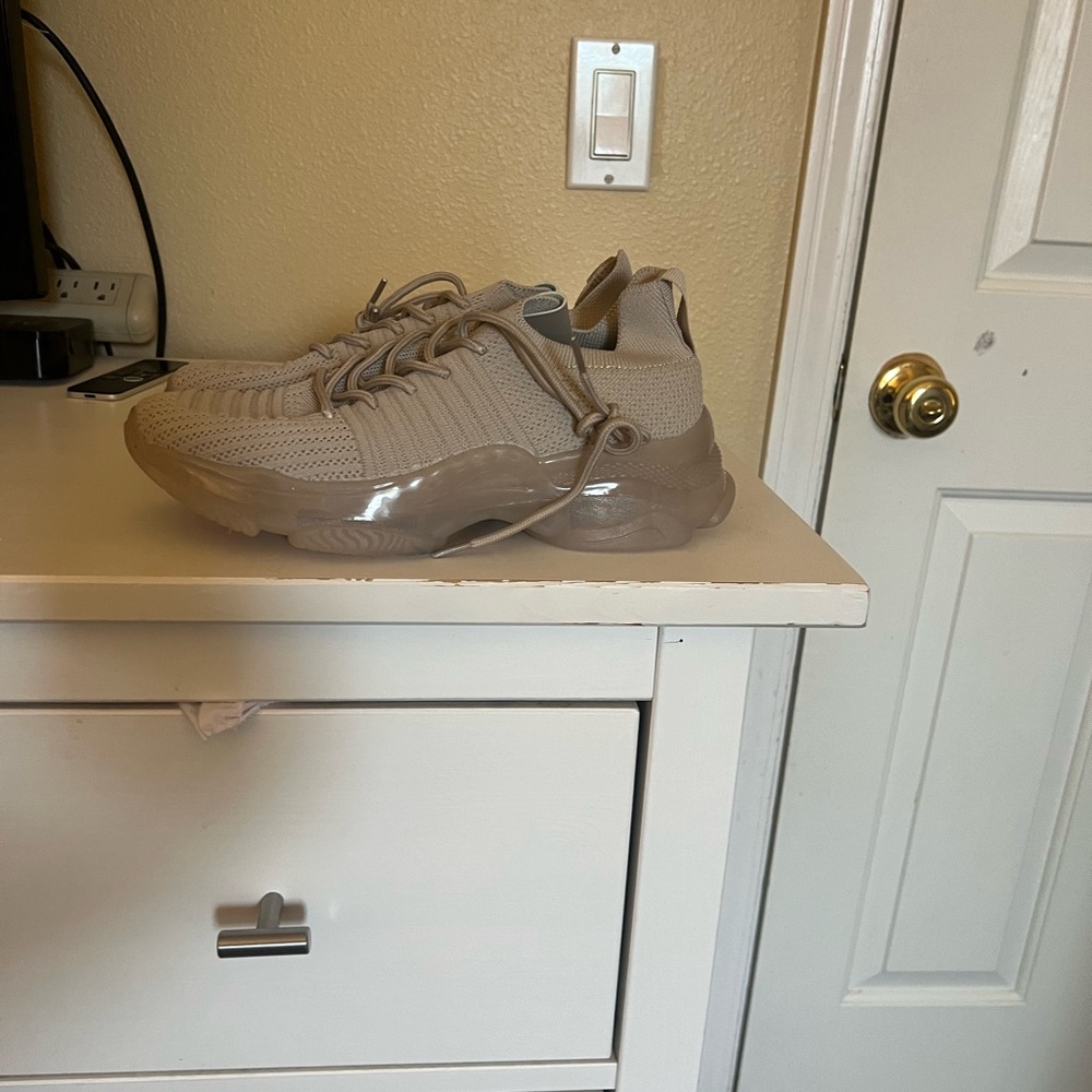 Brand new with tags on. I bought it from TJMAX , size 9 color beige.